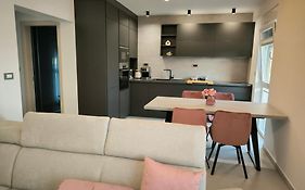 Luxury Apartments Marina View